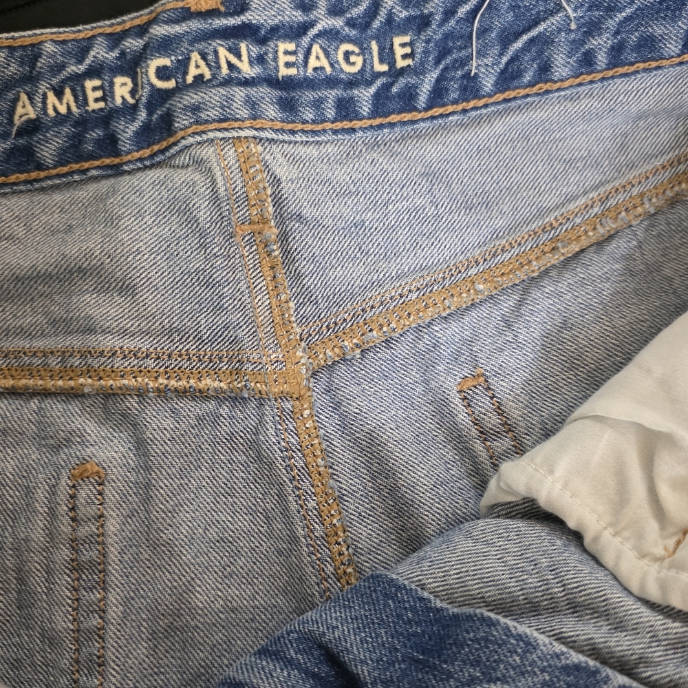 American Eagle Destroyed Medium Wash Tom Girl Shorts Womens Size 12 - Picture 7 of 15